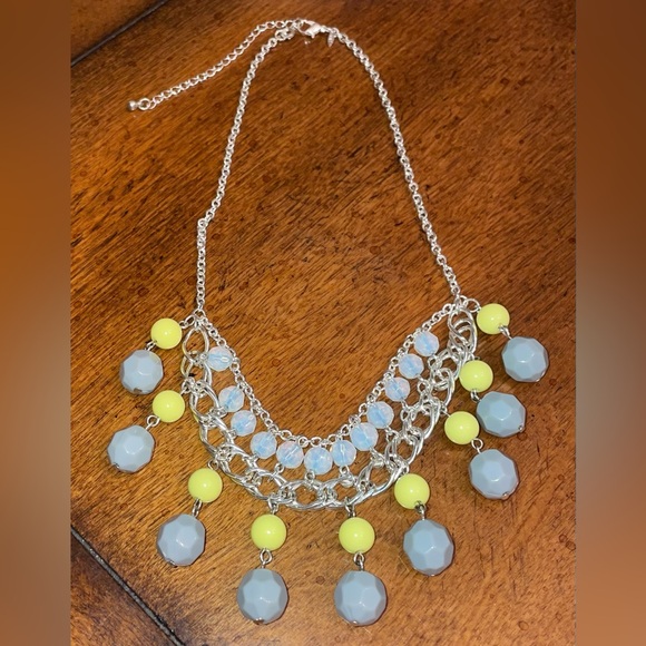 Avon Grey/Yellow/Iridescent Beads Tiered Dawn Statement Necklace Signed NWT - Picture 3 of 4